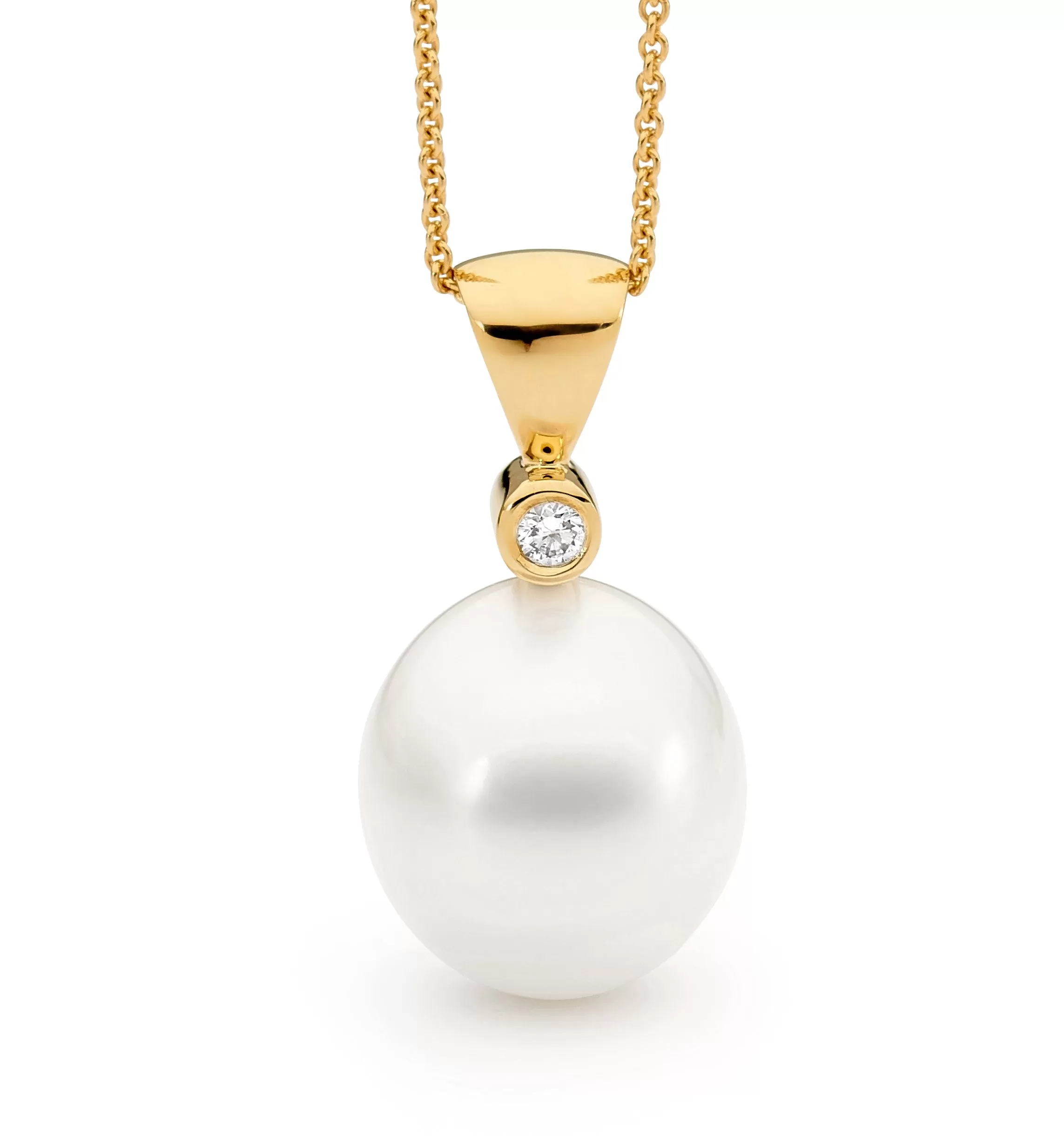 Classic Pearl and Diamond Pendant