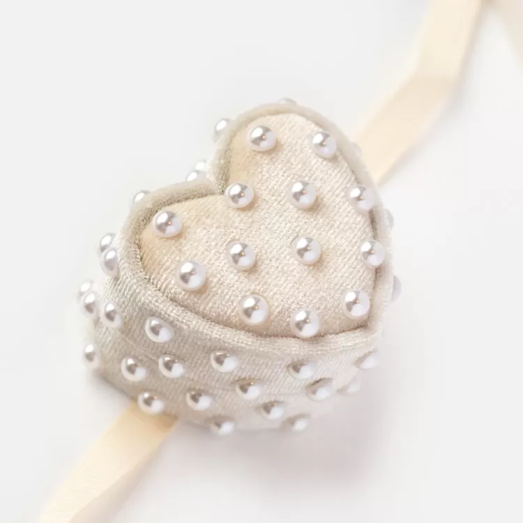 Heart Shaped Velvet Pearl Ring Box