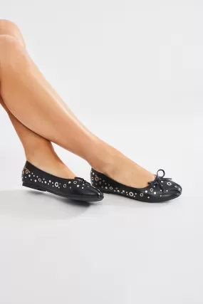 So In Love Grommet Flats - Black