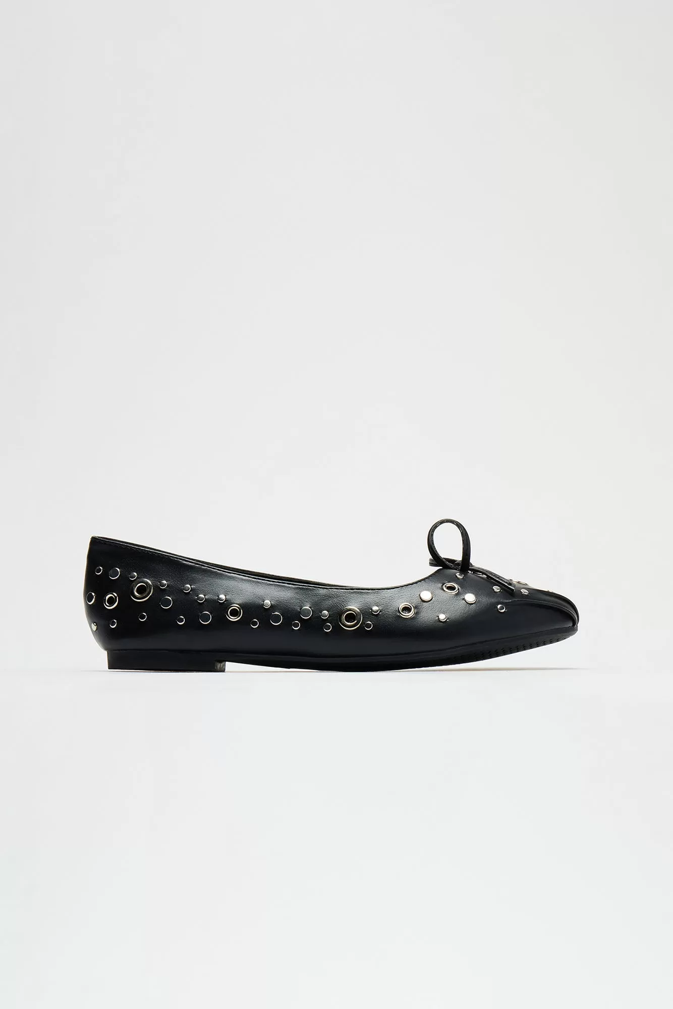 So In Love Grommet Flats - Black