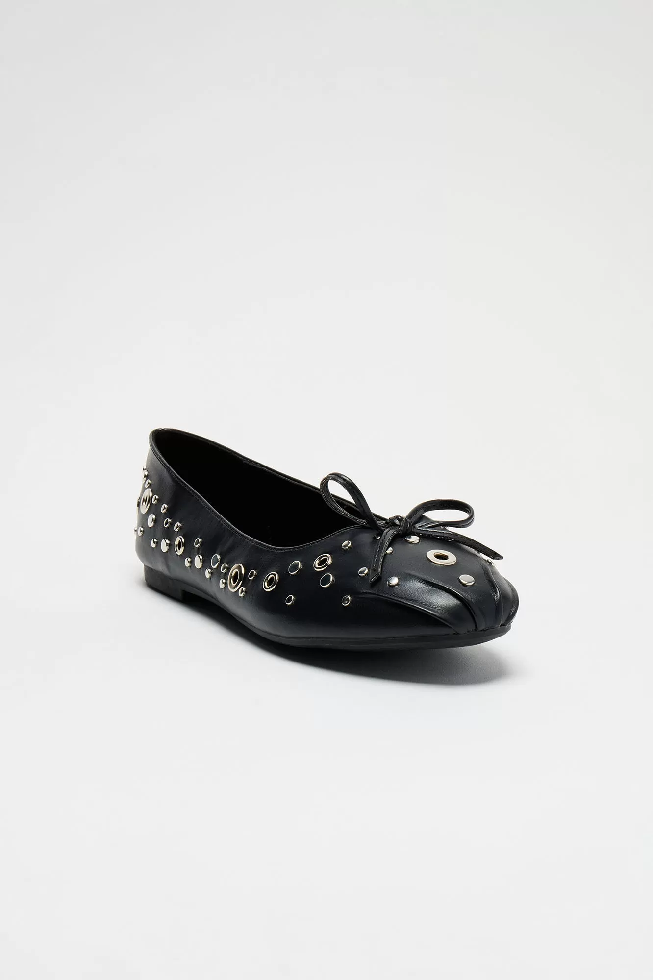 So In Love Grommet Flats - Black