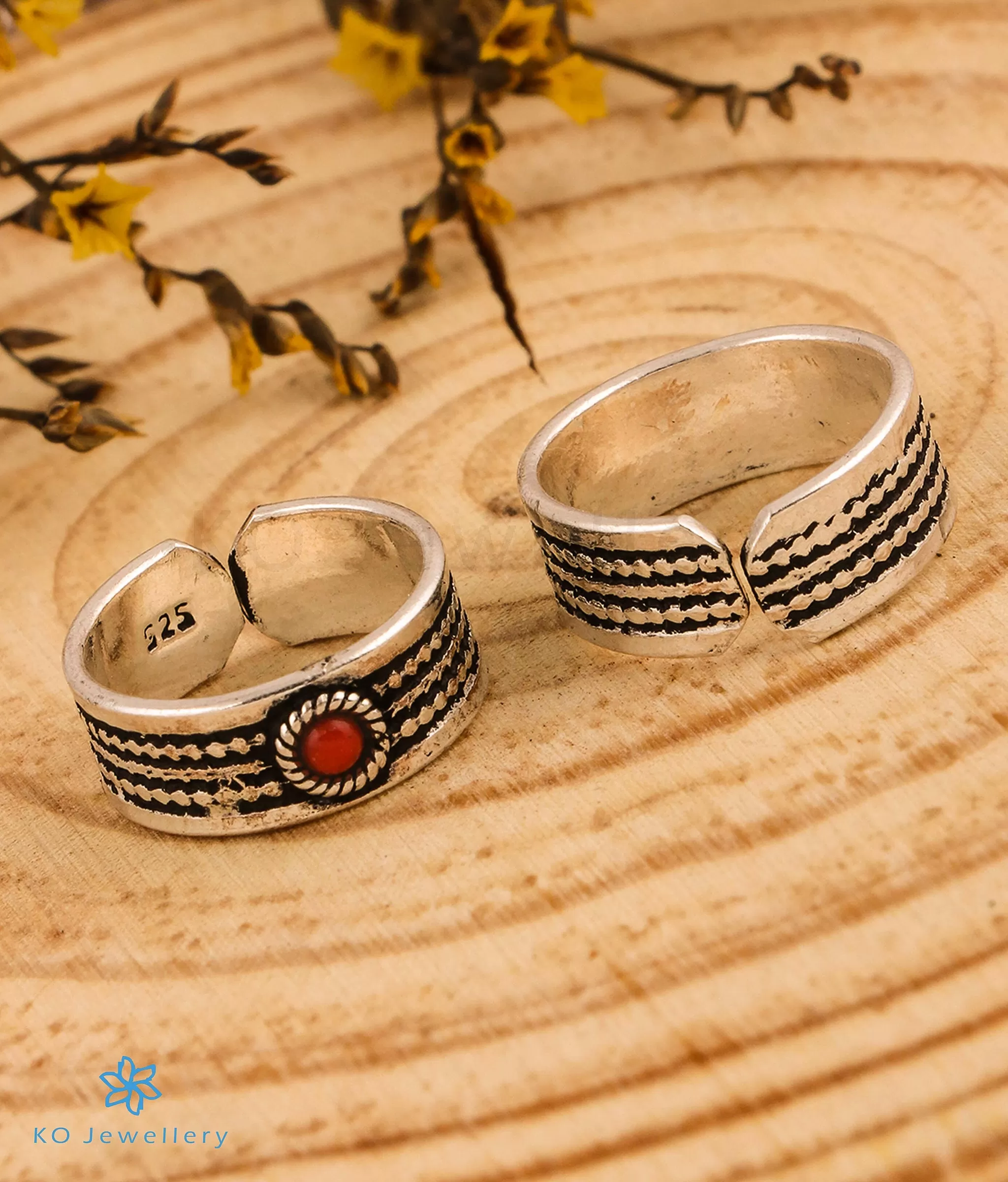 The Anupa Silver Toe-Rings (Coral)